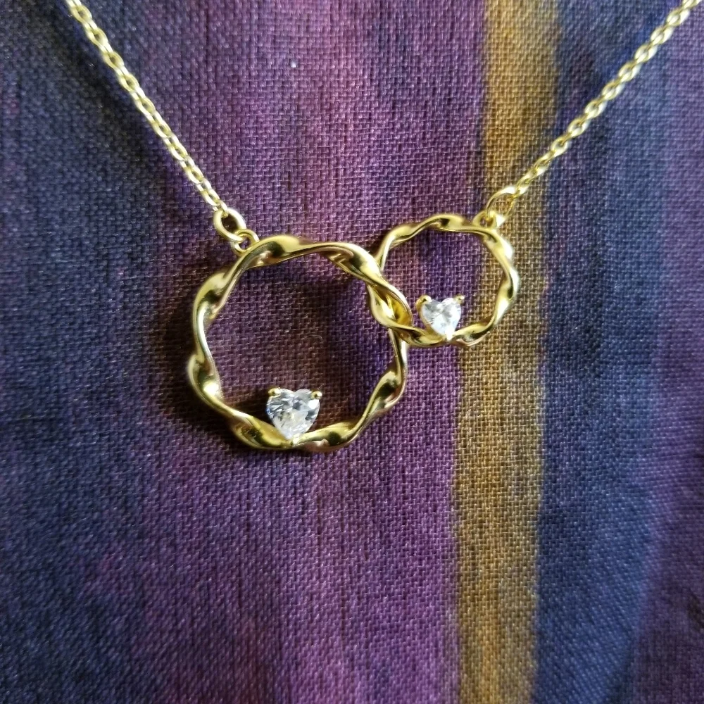 EUC ( S925) Gold Necklace with Interlocking Circles With Clear Heart Rhinestones - Picture 5 of 11